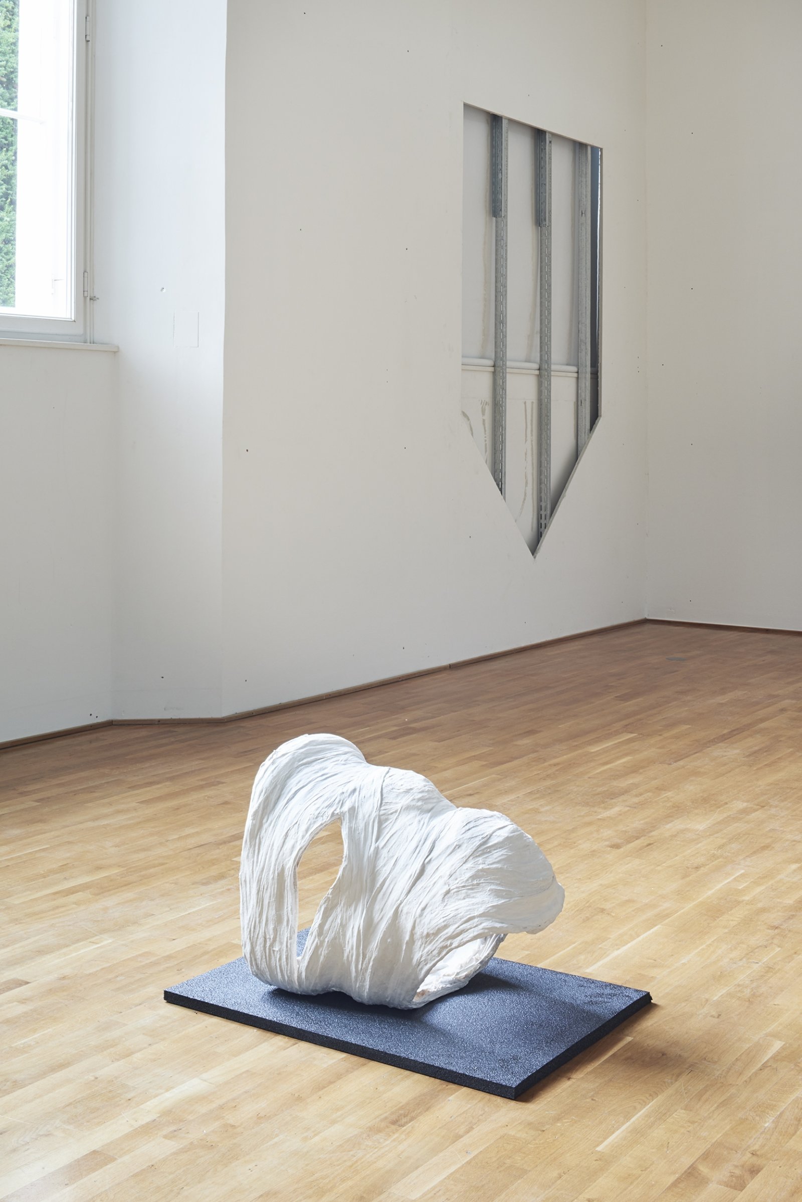 Abbas Akhavan, If the first metaphor was animal, 2017, cotton elastic bandage, plaster, fiberglass, foam, 25 x 22 x 31 in. (63 x 56 x 78 cm). Installation view, Museum Villa Stuck, Munich, Germany, 2017