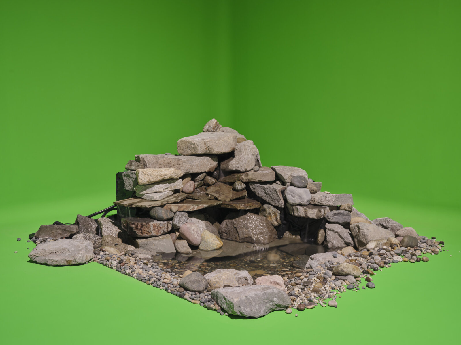 Abbas Akhavan, Loop (detail), 2023, lumber, rocks, water, pond membrane, geocell boxes, water pump, tubing, chromakey paint, water, newsprint, 144 x 144 x 144 in. (365 x 365 x 365 cm)