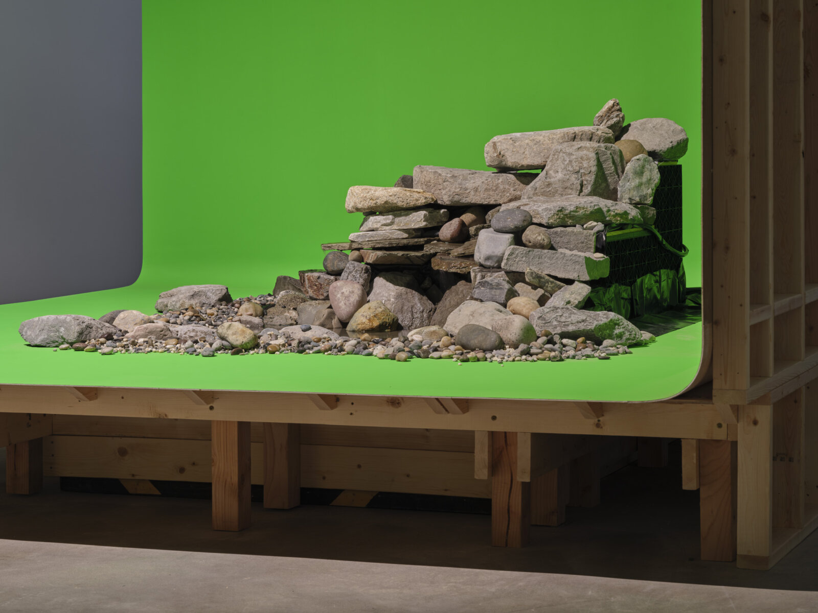 Abbas Akhavan, Loop (detail), 2023, lumber, rocks, water, pond membrane, geocell boxes, water pump, tubing, chromakey paint, water, newsprint, 144 x 144 x 144 in. (365 x 365 x 365 cm)