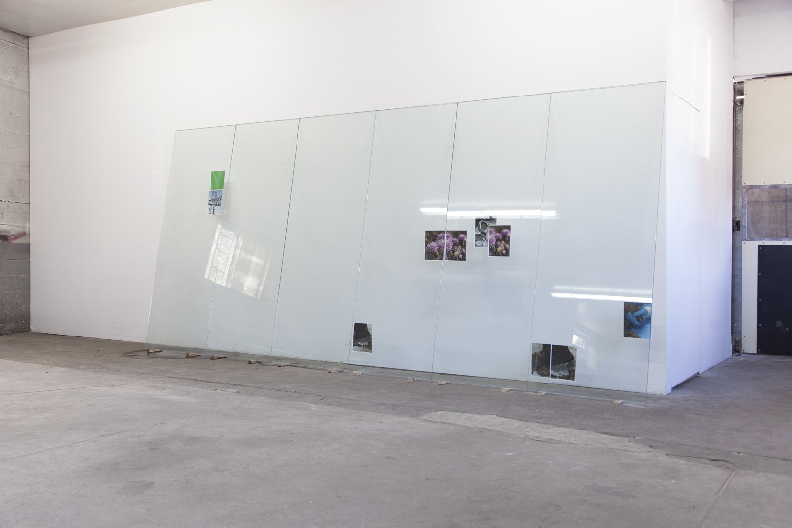 Abbas Akhavan, Untitled, 2018, tempered glass, laser printed photographs, cellophane tape, misting system, water, wood shims, 212 x 96 x 24 in. (539 x 244 x 61 cm). Installation view, Folly, Vie d’ange, Montreal, 2018