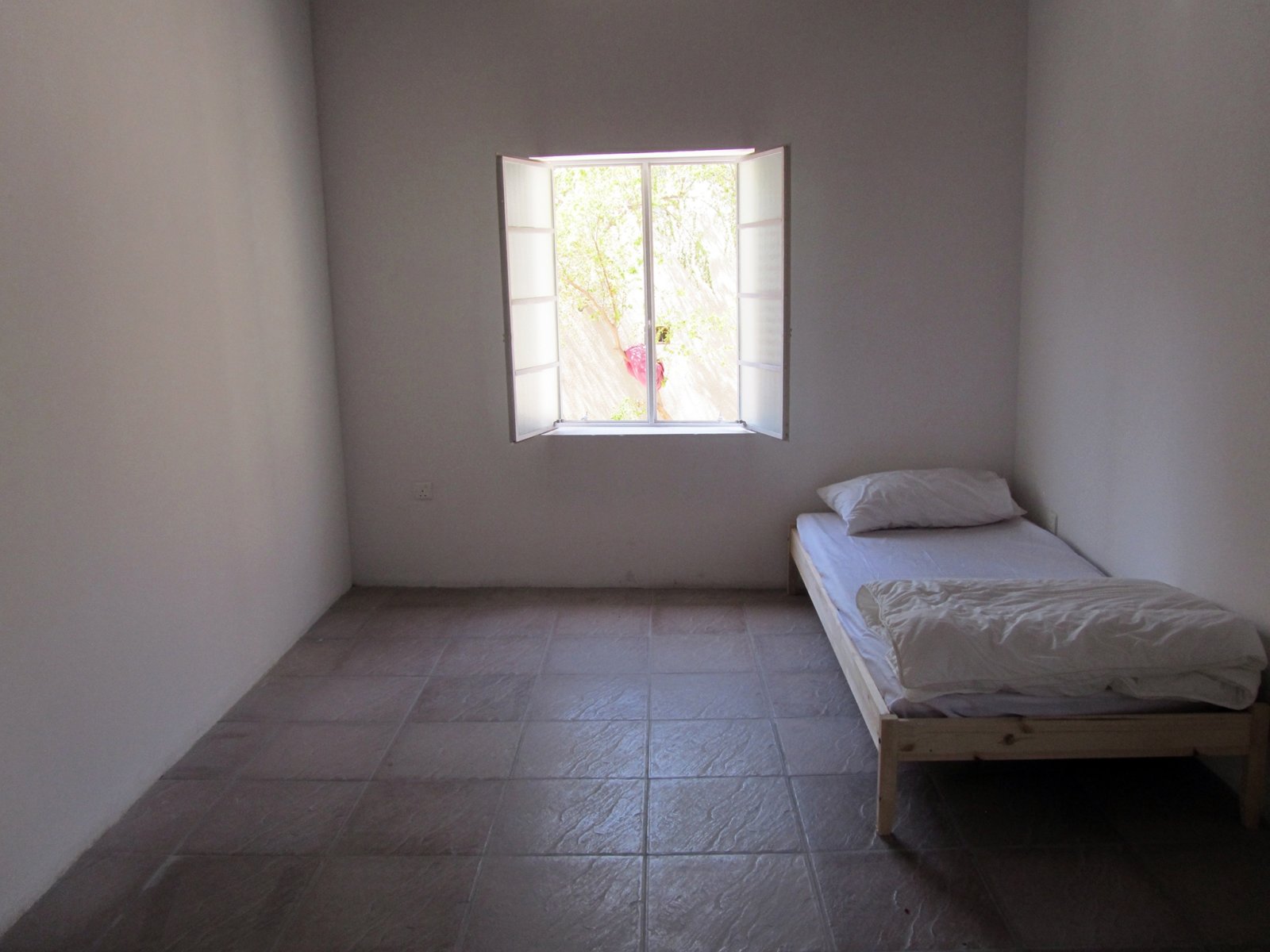 Abbas Akhavan, Variations on Ghosts and Guests: Rest (Aftermath of a performance), 2011, single bed, pillow, duvet, bed sheets, artist’s studio, dimensions variable. Installation view, Variations on Ghosts and Guests, Delfina Foundation, Dubai, UAE, 2011