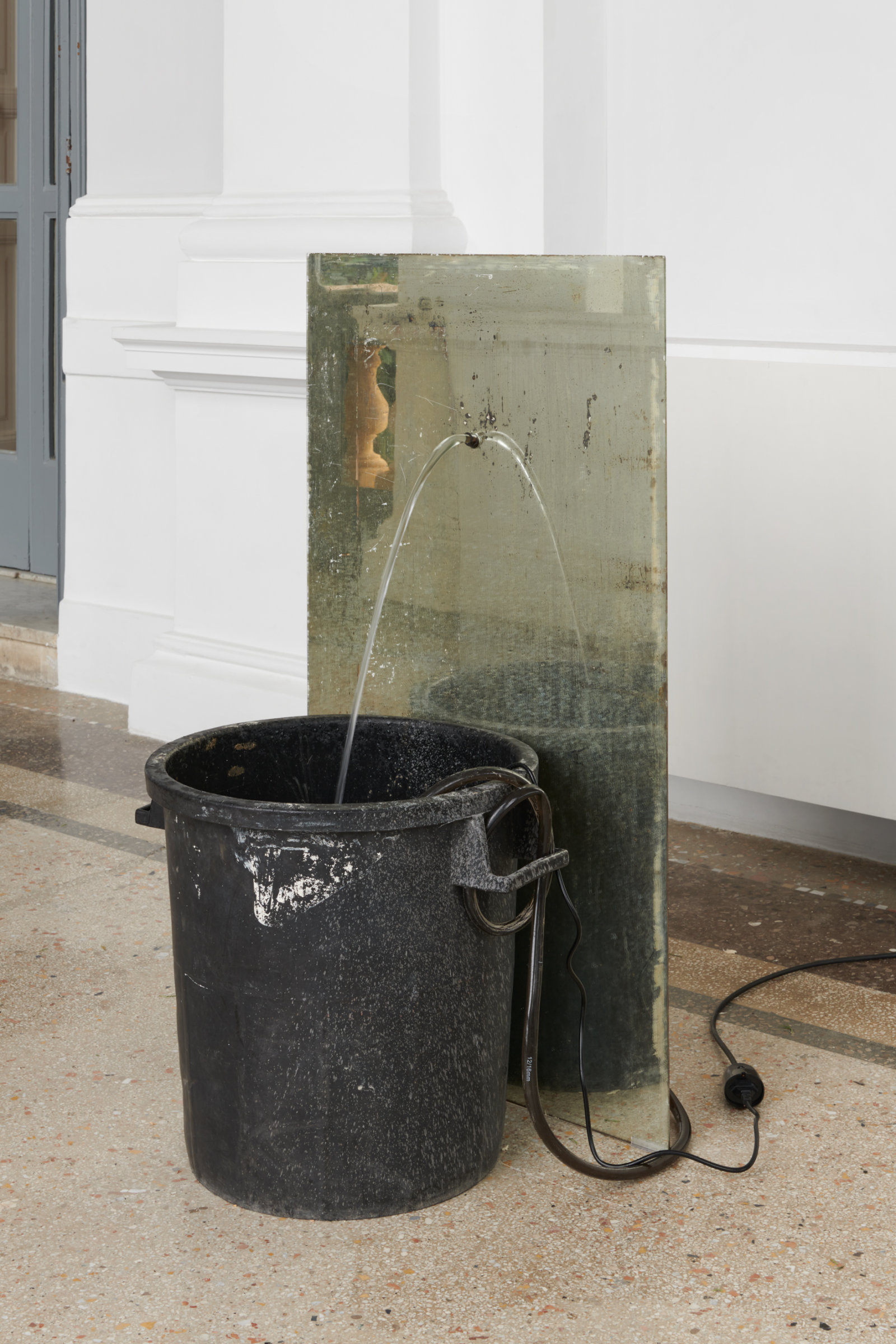 Abbas Akhavan, fountain, 2022, plastic bin, mirror, pond pump, tubing, water, snail mucin serum, Glantamine, 41 x 24 x 19 in. (105 x 60 x 48 cm). Installation view, Mettere al mondo il mondo, Thomas Dane Gallery, Naples, Italy, 2022