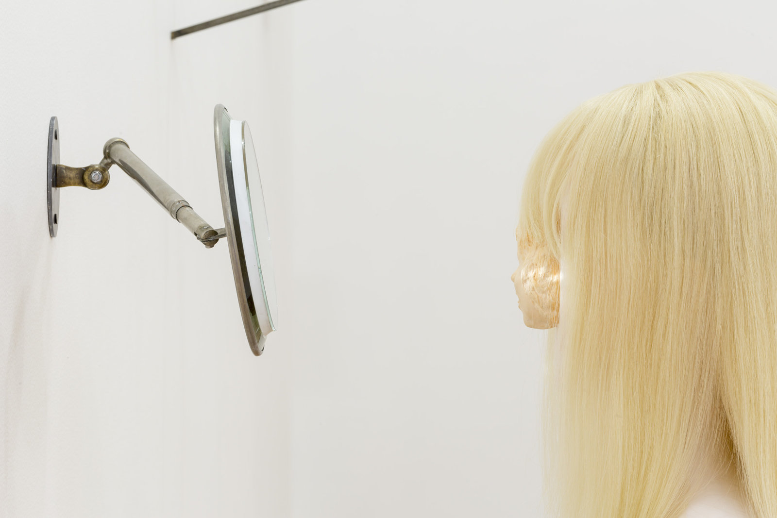 Valérie Blass, Dr. Mabuse Psychanalyste (detail), 2014, forton, wig, mirror, modeling clay, plinth, 51 x 24 x 17 in. (130 x 61 x 42 cm)