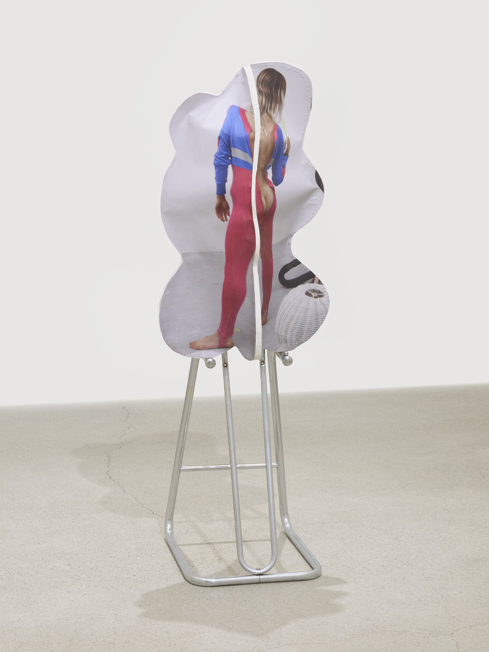 Valérie Blass, Échapper à la psychologie, 2019, chair base, plaster, inkjet print on polyester, 53 x 19 x 17 in. (135 x 48 x 43 cm)