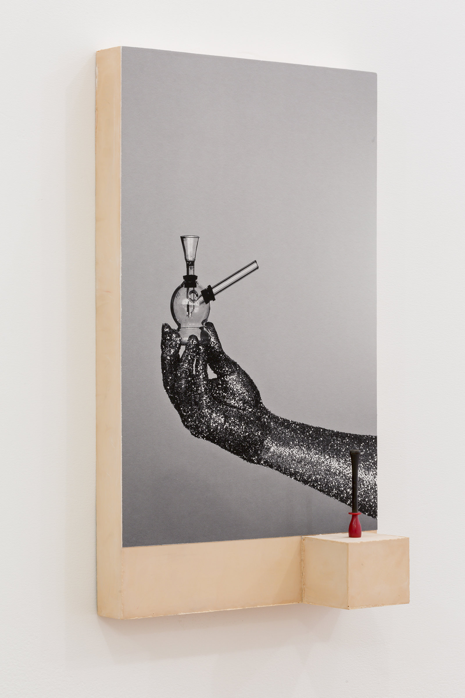 Valérie Blass, Vices - épater, 2014, photographic print on plaster base, pipe, pigment, 22 x 13 x 4 in. (55 x 32 x 10 cm)