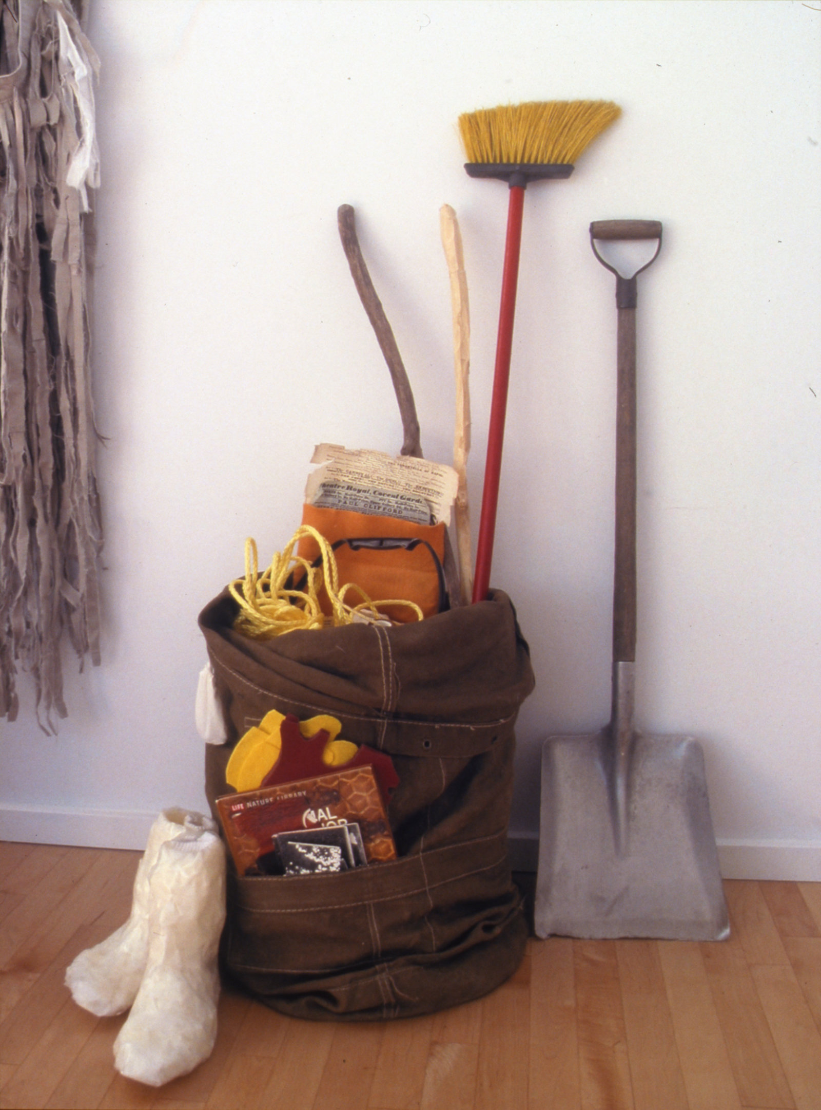 Geoffrey Farmer, Entrepreneur Alone Returning Back to Sculptural Form, 2002, mixed media, dimensions variable