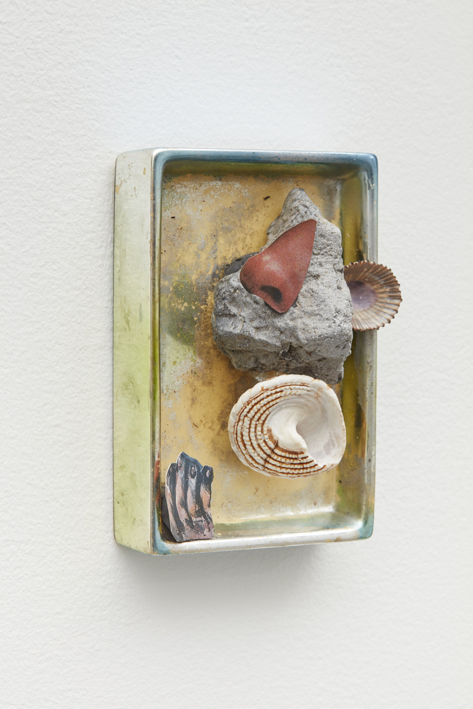 Geoffrey Farmer, Next lucky reminder of an inner world, holography, sea floor mapping, mirror, 2020, cut-and-pasted printed paper, soap dish, plastiglomerate shell, epoxy, clay, 6 x 4 x 3 in. (15 x 10 x 6 cm)