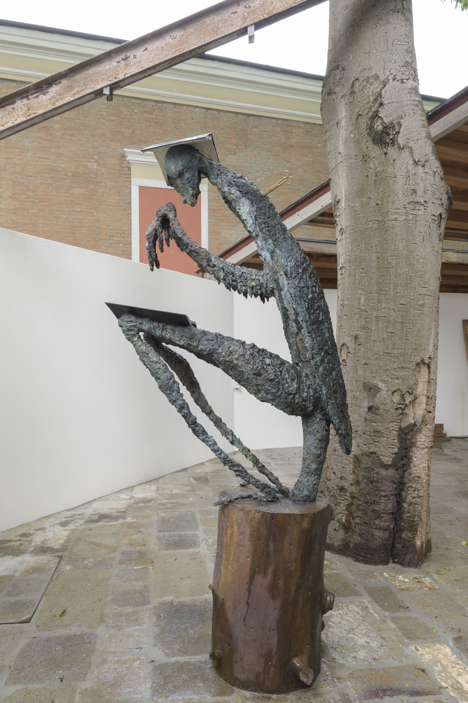 Geoffrey Farmer, Praying Mantis, 2017, cast bronze, waterworks, 97 x 35 x 48 in. (246 x 88 x 123 cm). Installation view, A way out of the mirror, Canada Pavilion, 57th Venice Biennale, Venice, Italy