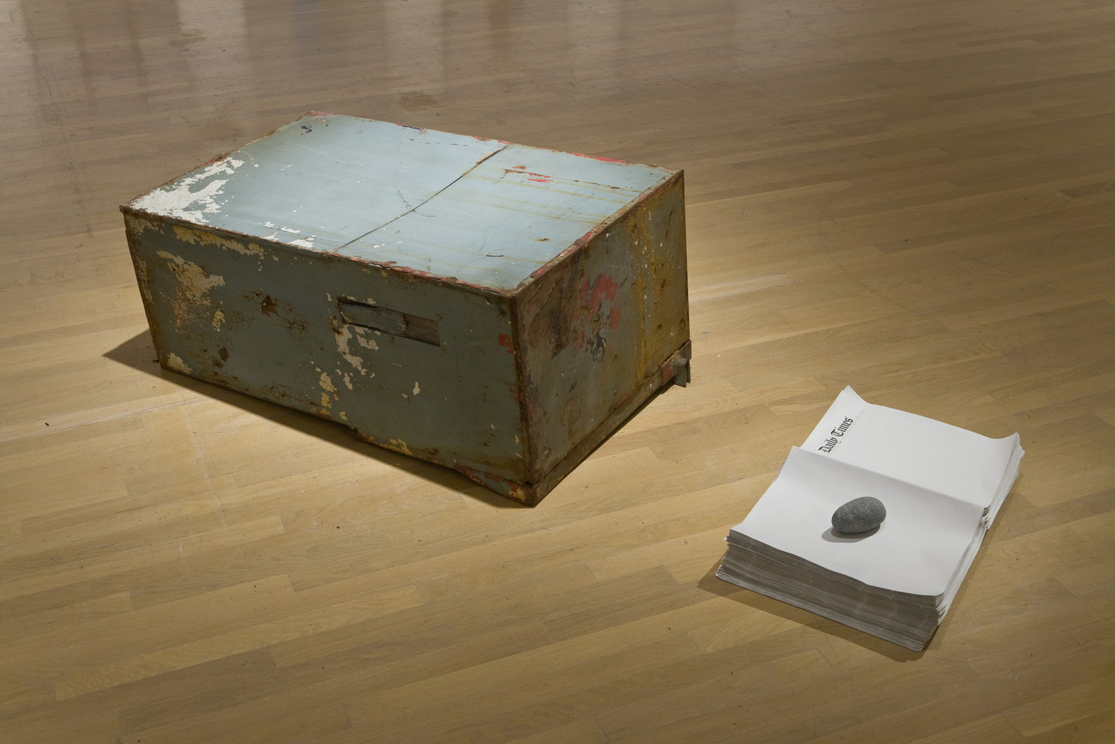 Geoffrey Farmer, Streak of Light, 2001–2007, prop newspaper box, newspapers with paperweight, 18 x 24 x 62 in. (46 x 61 x 157 cm)