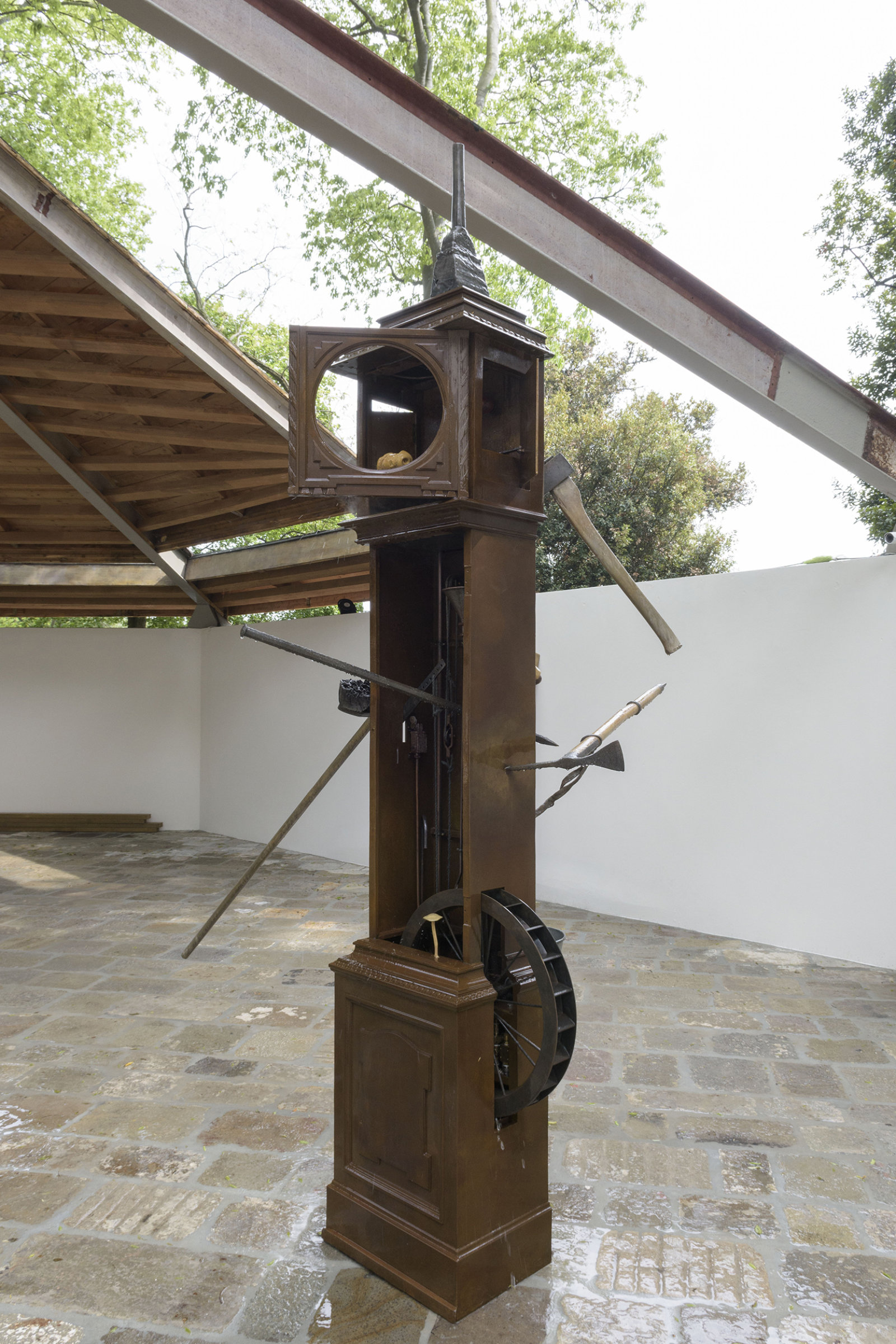 Geoffrey Farmer, Wounded Man, 2017, assembled cast bronze objects, waterworks, 118 x 20 x 20 in. (300 x 50 x 50 cm). Installation view, A way out of the mirror, Canada Pavilion, 57th Venice Biennale, Venice, Italy