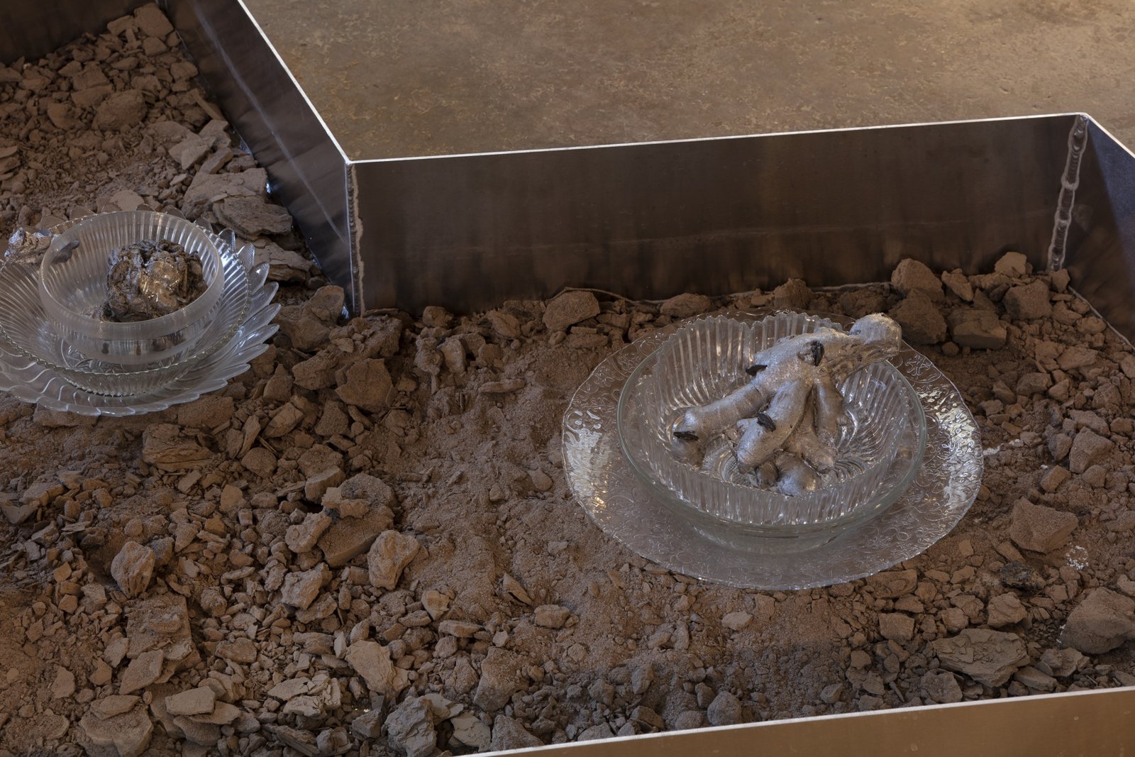 Rochelle Goldberg, Fountain (Rio Grande) (detail), 2018, glass bowls, aluminum, dirt, 8 x 61 x 52 in. (20 x 155 x 132 cm). Installation view, born in a beam of light, The Power Station, Dallas, 2019