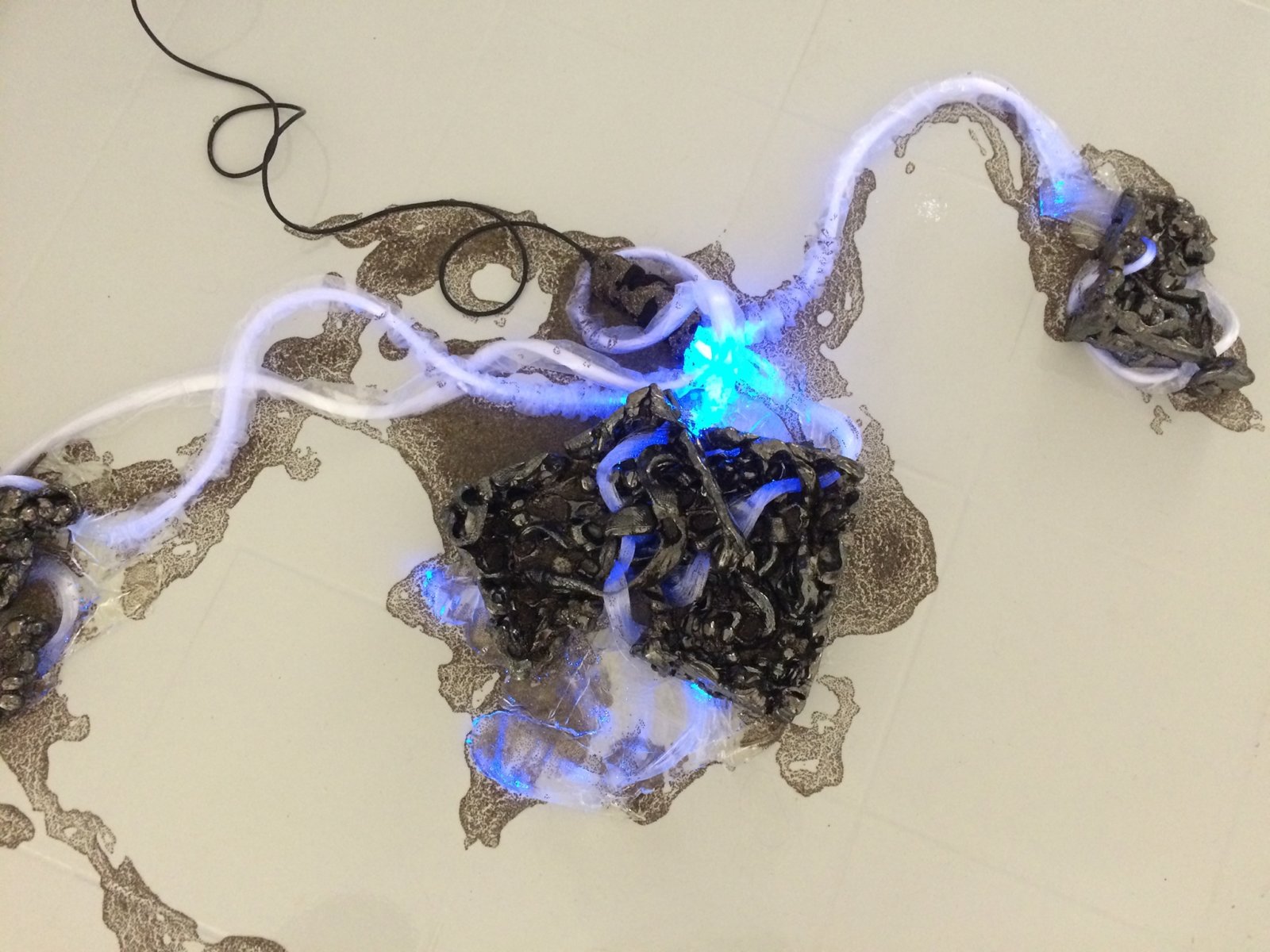 Rochelle Goldberg, Leaked Into Fixture (detail), 2015, fibre-optic fibres, cables, ceramic, resin, chia seeds, LED bulb, 8 x 99 x 58 in. (20 x 250 x 147 cm). Installation view, BODY BILDUNG, Galerie Max Mayer, Dusseldorf, Germany, 2015