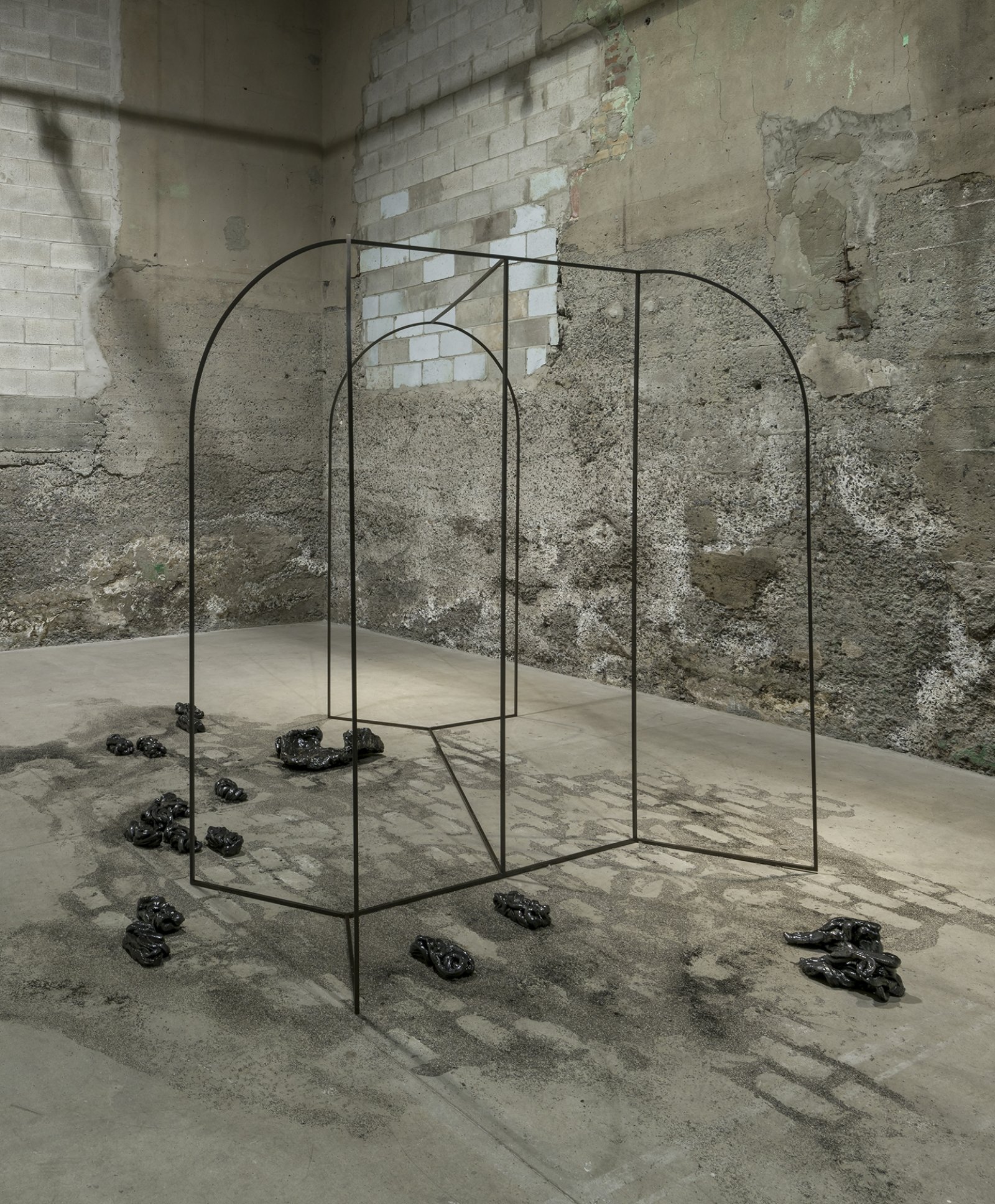 Rochelle Goldberg, The Mirror Isn’t Finished, 2016, steel, ceramic, chia, coal slag, 84 x 84 x 84 in. (213 x 213 x 213 cm). Installation view, A Worm Filled Body, Parisian Laundry, Montreal, Canada, 2016