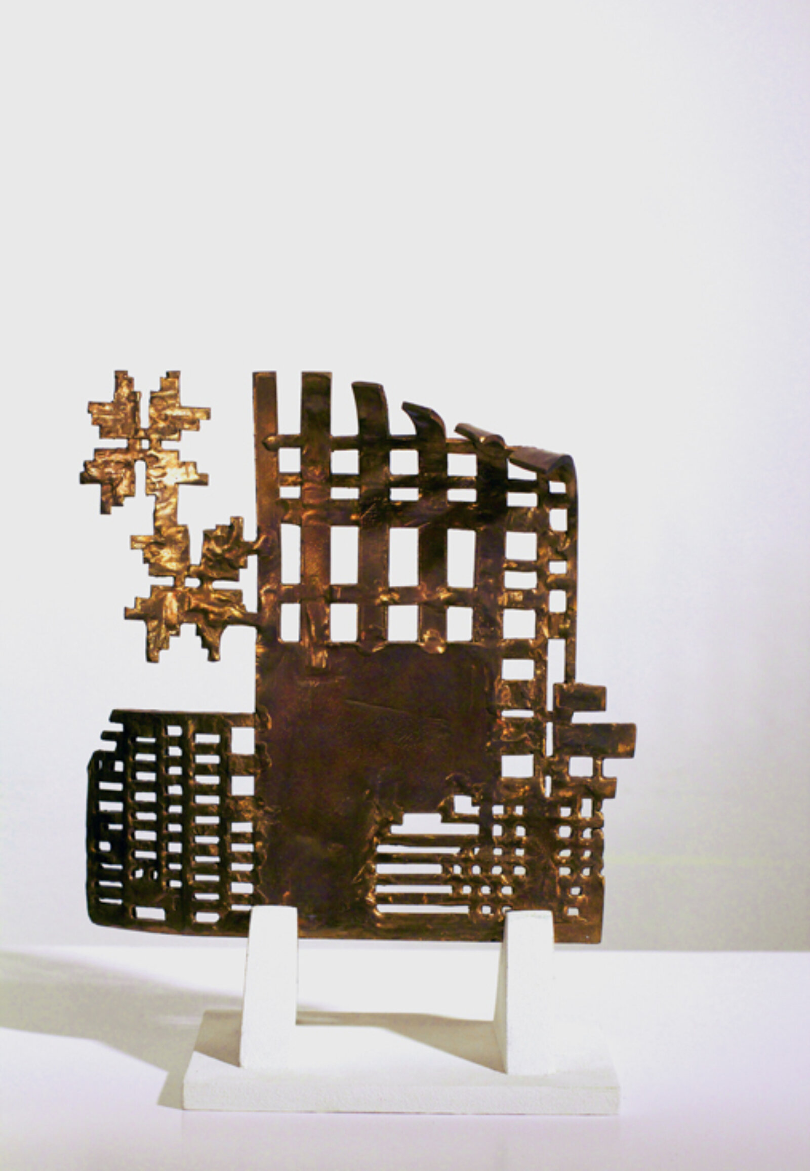 Devon Knowles, In the Shadow of it All #1, 2010, bronze, 10 x 9 in. (25 x 23 cm)