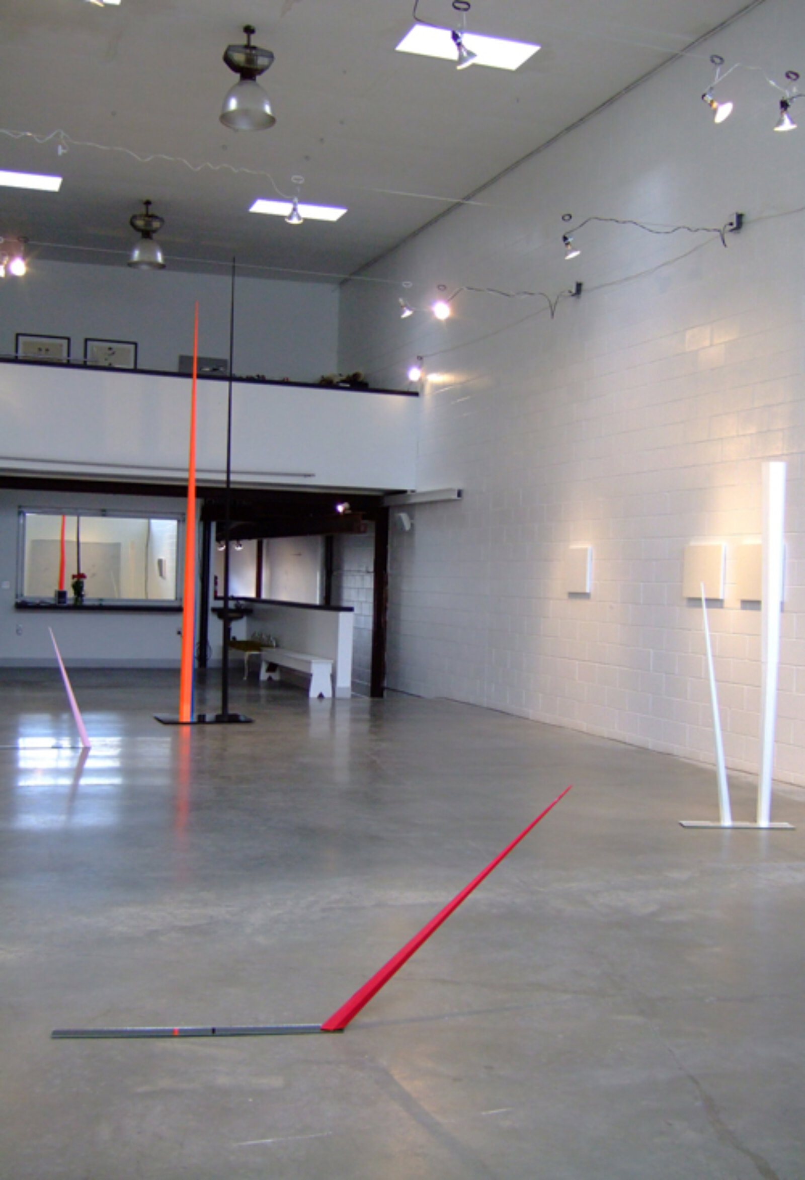 Devon Knowles, Invertible Leaner #1, 2007, painted aluminum, mirror, 42 x 36 x 3 in. (107 x 91 x 6 cm)