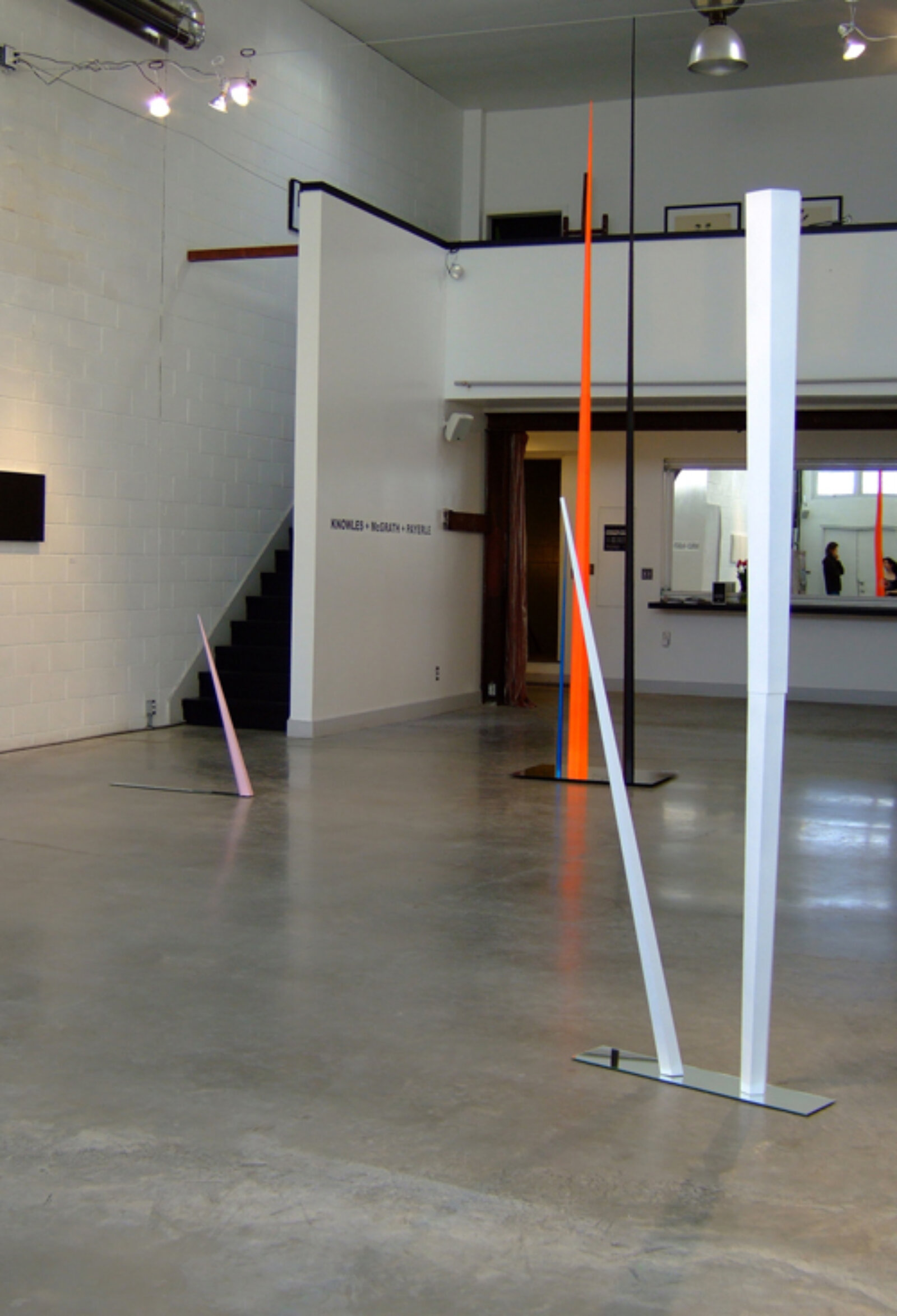 Devon Knowles, Invertible Leaner #1, 2007, painted aluminum, mirror, 42 x 36 x 3 in. (107 x 91 x 6 cm)