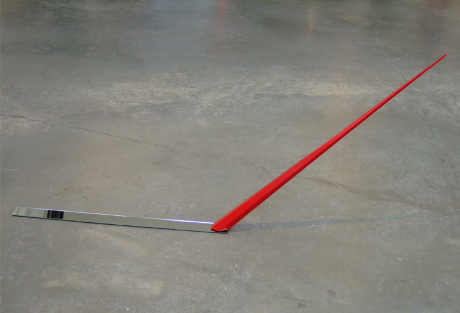 Devon Knowles, Invertible Leaner #2, 2007, painted aluminum, mirror