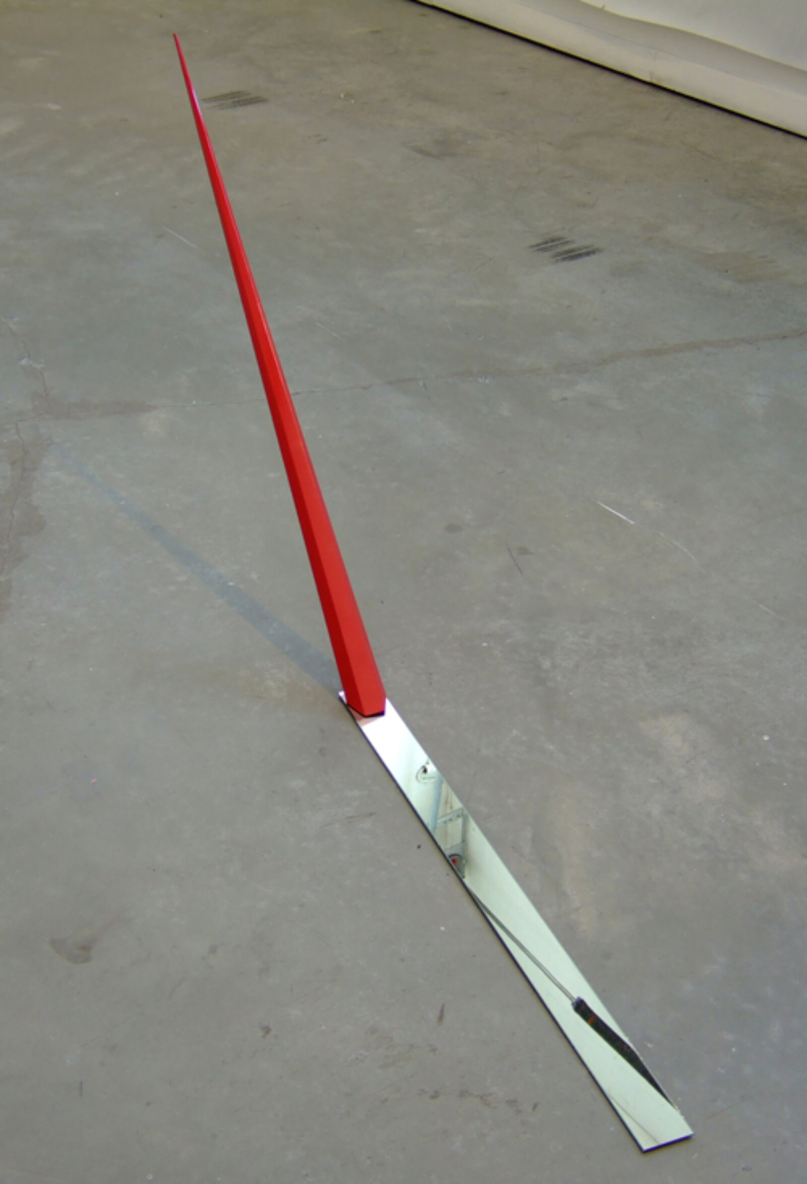 Devon Knowles, Invertible Leaner #2, 2007, painted aluminum, mirror