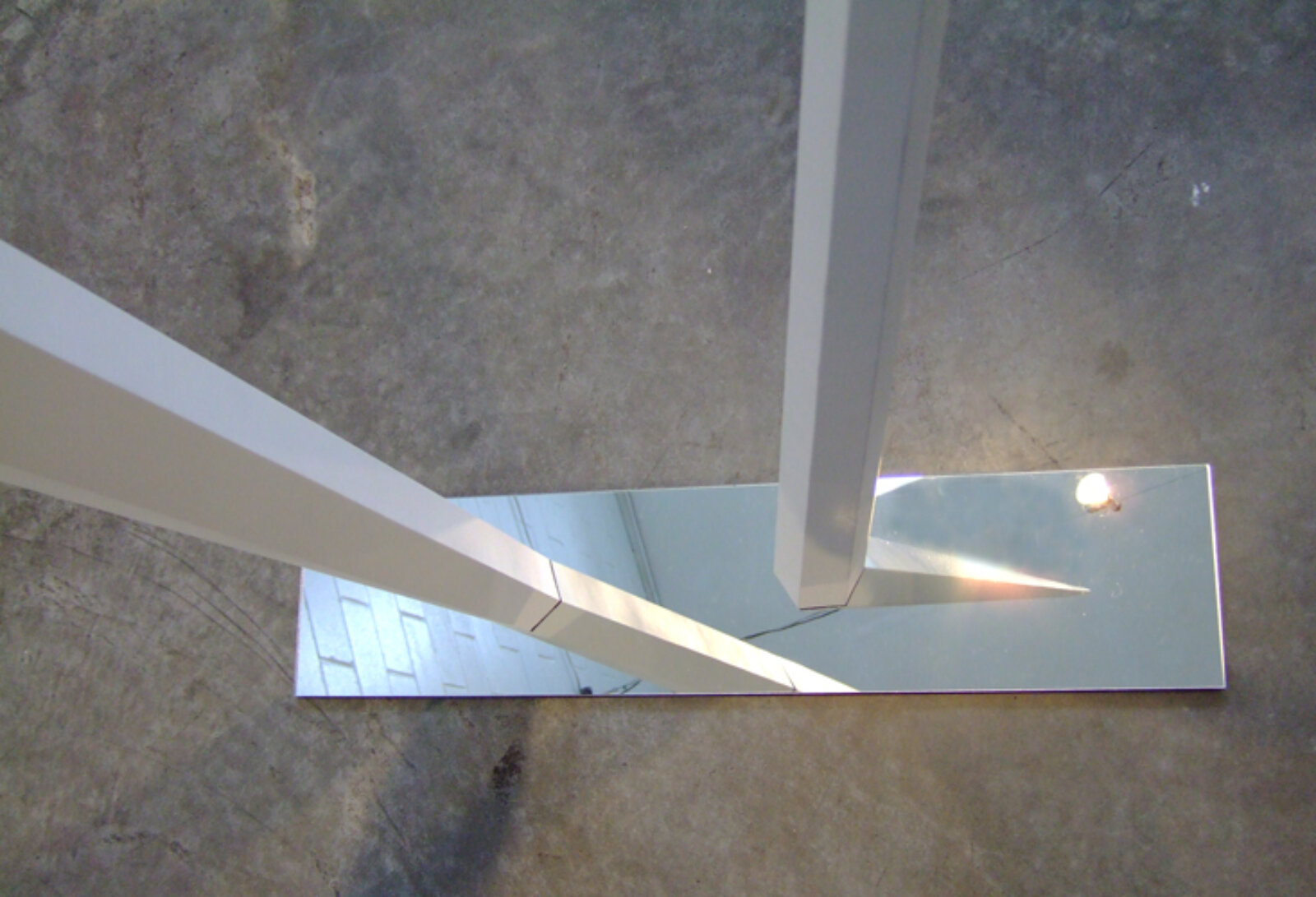 Devon Knowles, Invertible Leaner #4 (detail), 2007, painted aluminum and mirror, 78 x 36 x 6 in. (198 x 91 x 15 cm)