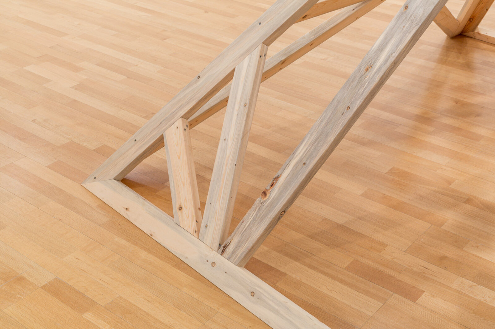 Devon Knowles, MPB Umwelt (detail), 2015, denim pine, 68 x 96 x 96 in. (173 x 244 x 244 cm). Installation view, Geometry of Knowing, Simon Fraser University Galleries, Burnaby, Canada, 2015