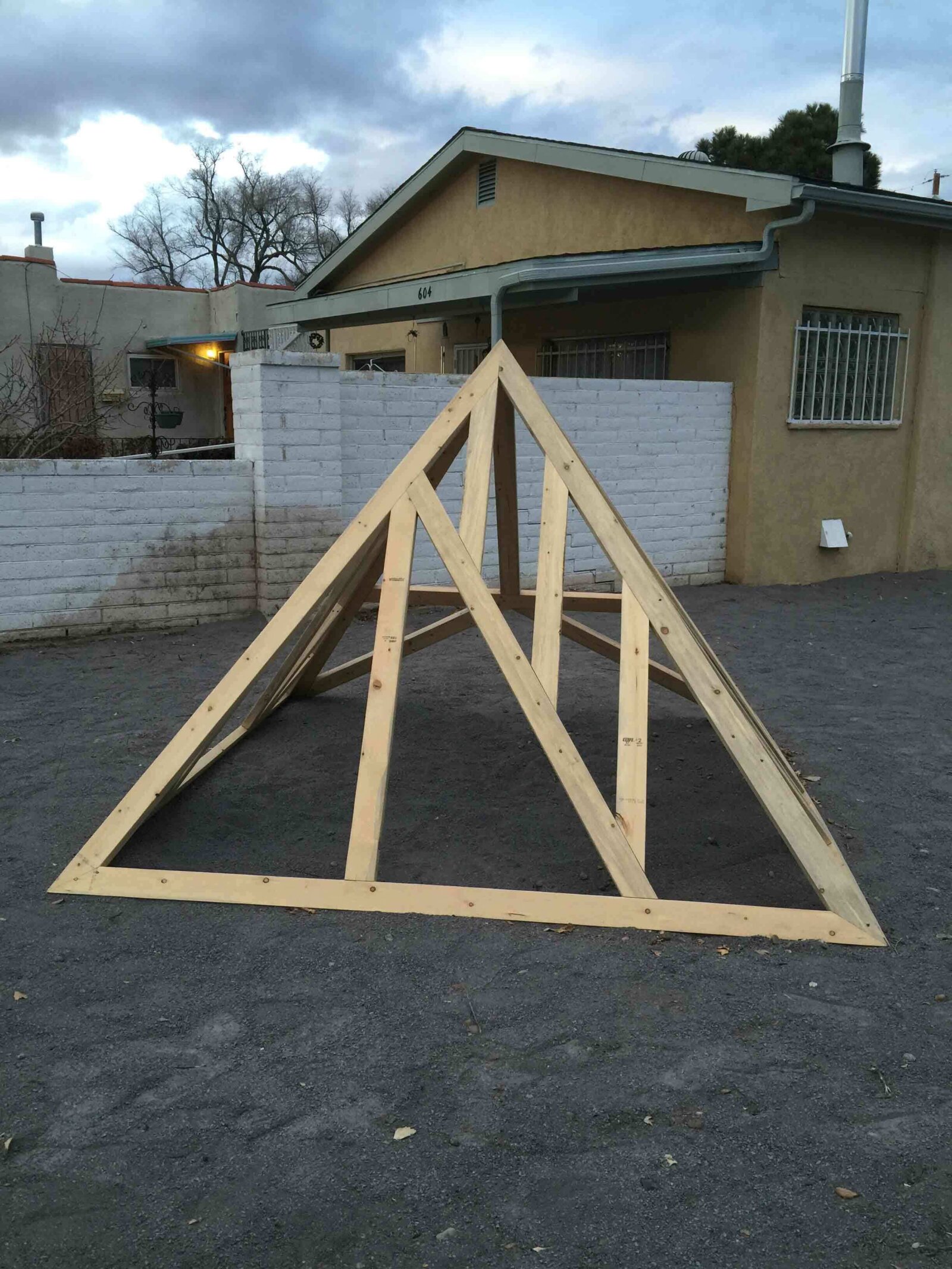 Devon Knowles, MPB Umwelt, 2015, denim pine, 68 x 96 x 96 in. (173 x 244 x 244 cm). Installation view, Off Lomas, Albuquerque, USA, 2015