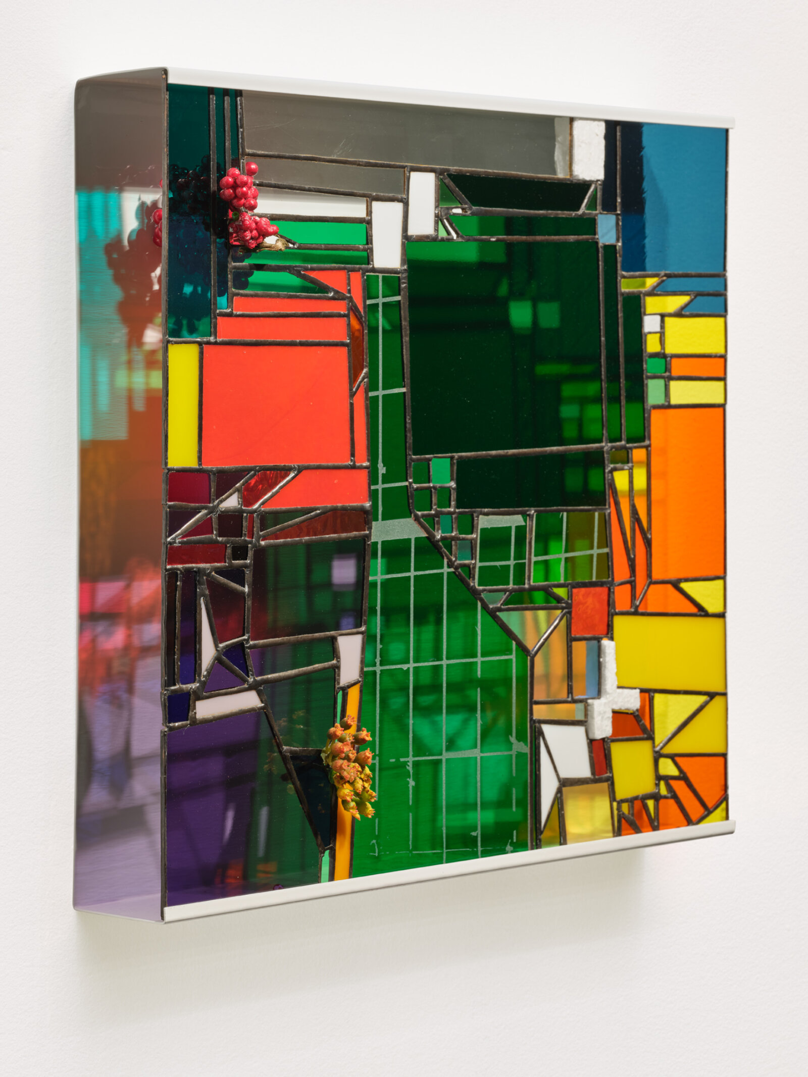 Devon Knowles, Walking Spectrum, V, i, F19, 2020, glass, artificial berries, styrofoam, tin, lead, steel, 20 x 20 x 3 in. (51 x 51 x 6 cm)