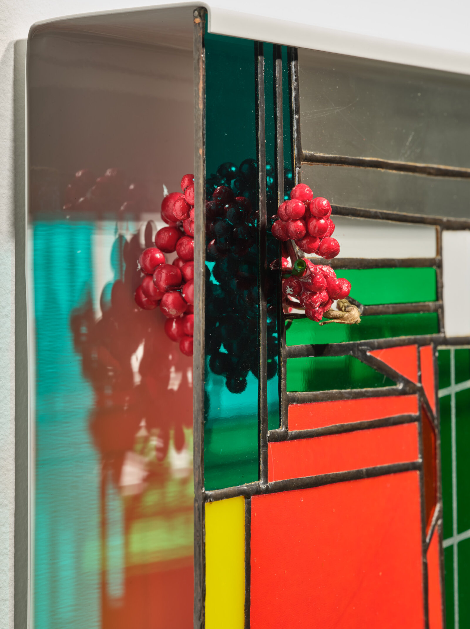 Devon Knowles, Walking Spectrum, V, i, F19 (detail), 2020, glass, artificial berries, styrofoam, tin, lead, steel, 20 x 20 x 3 in. (51 x 51 x 6 cm)
