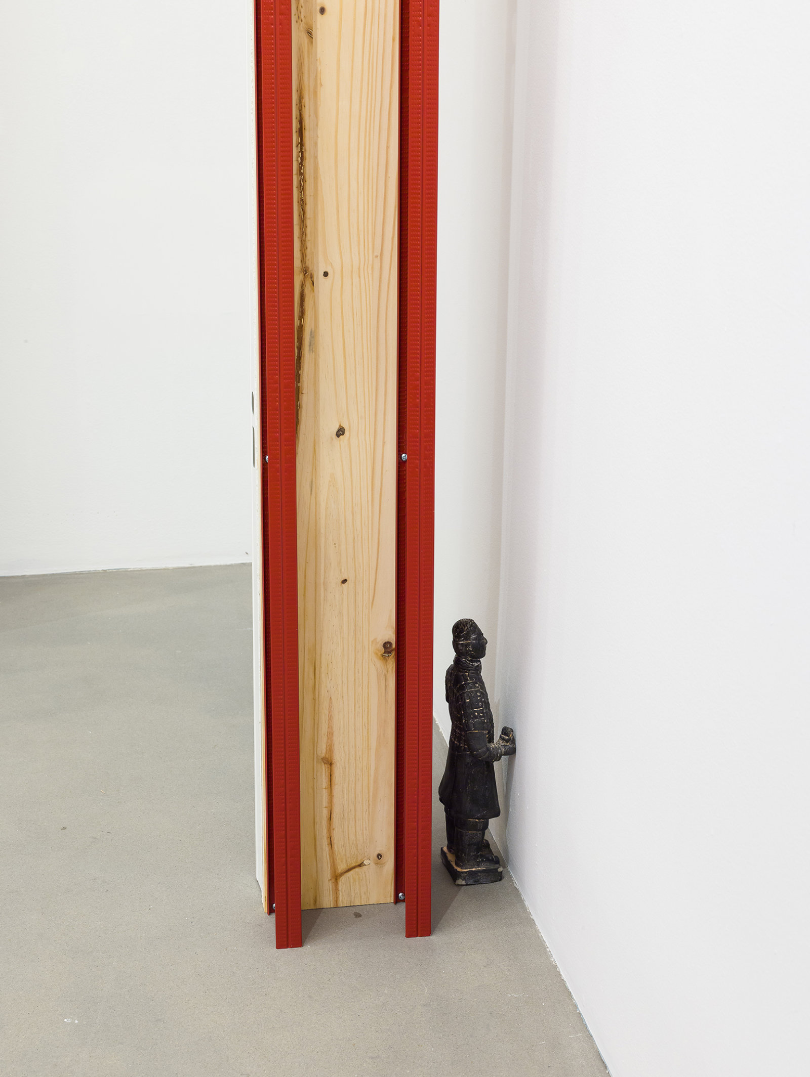 Duane Linklater, Untitled Problem 6 (detail), 2016, powder coated steel, drywall, plywood, screws, found statue, 96 x 8 in. (244 x 19 cm)