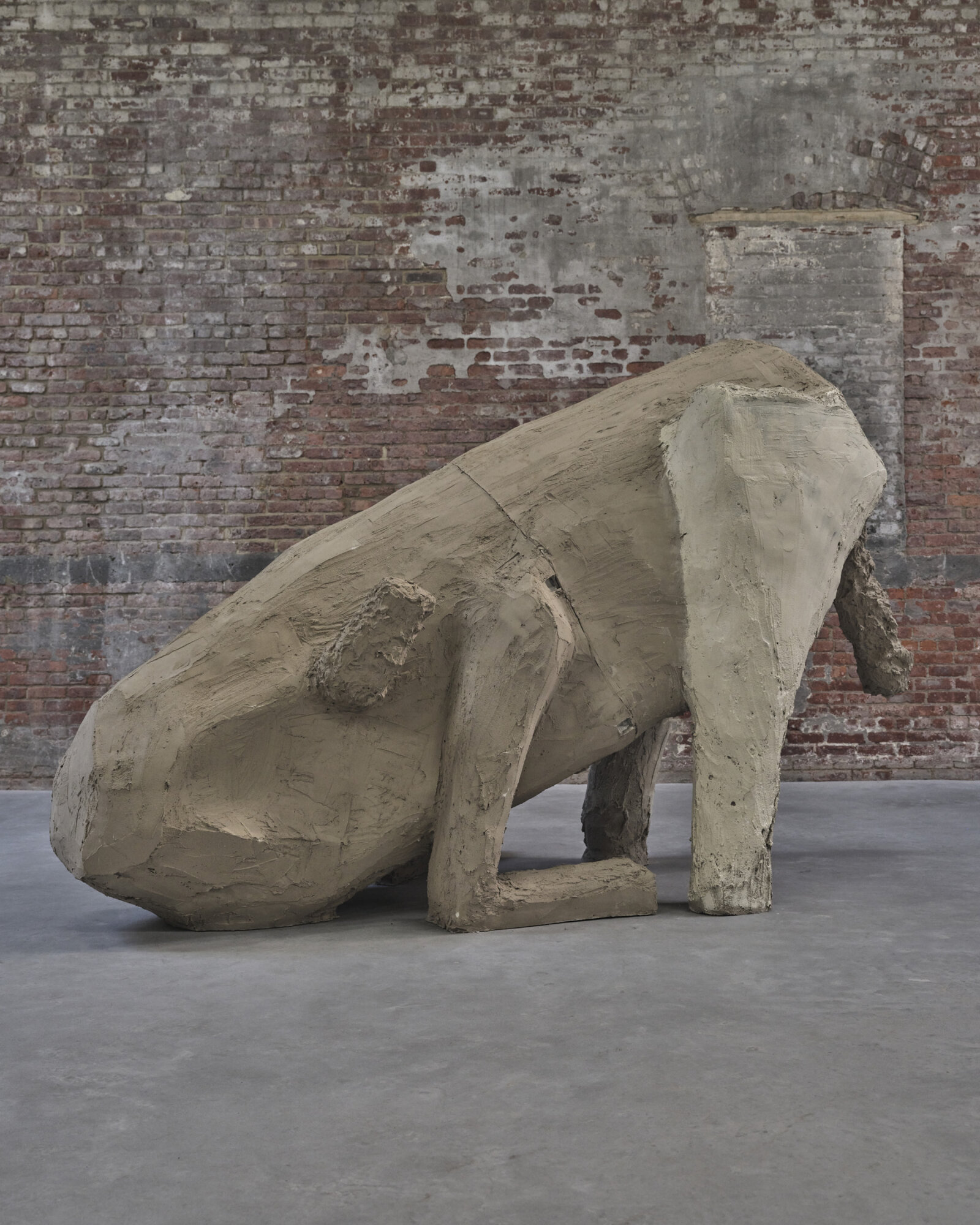 Duane Linklater, wallowposition 5, 2025, plaster on foam, acrylic paint, charcoal, 83 x 136 x 43 in. (212 x 345 x 109 cm)