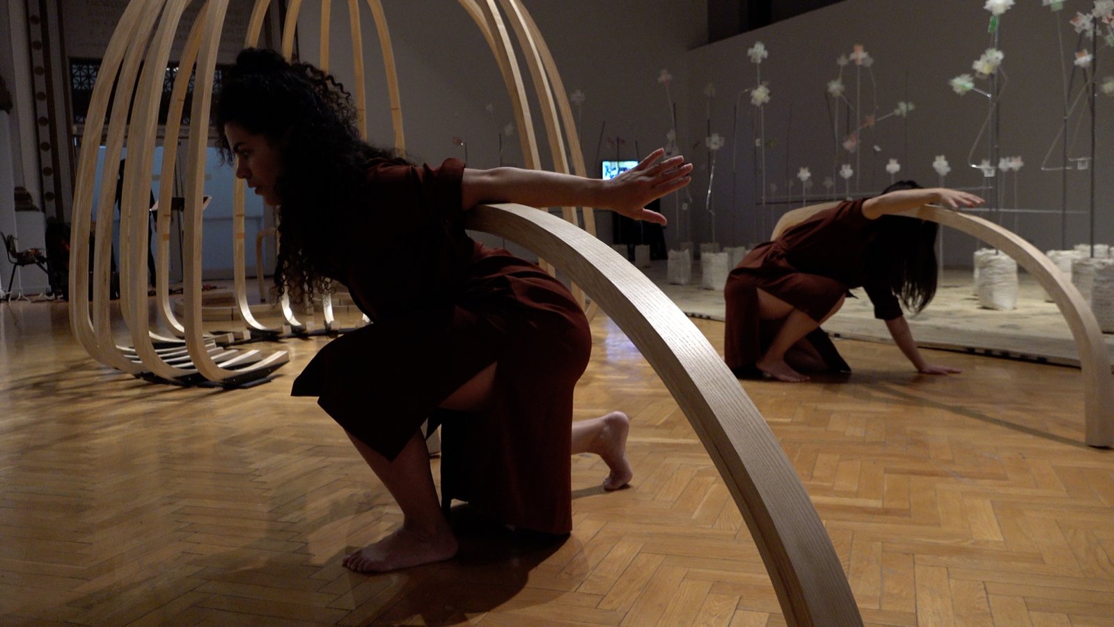 Tanya Lukin Linklater, A song, a felt structure: We are putting ourselves back together again, 2019, site-specific performance. Performance documentation, ...and other such stories, Chicago Architecture Biennial, USA, 2019