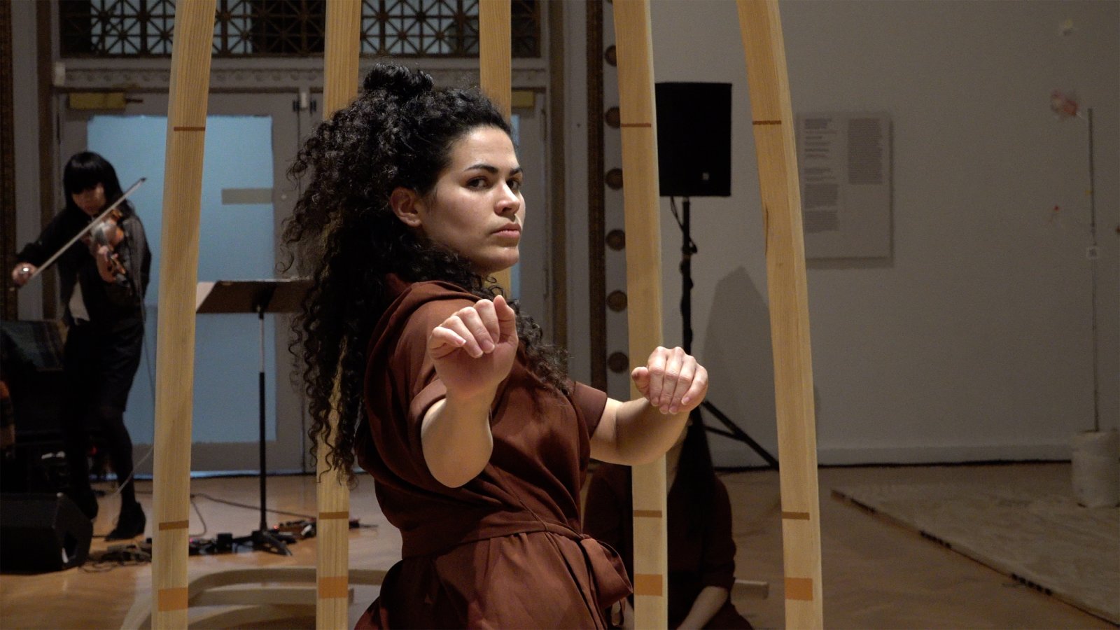 Tanya Lukin Linklater, A song, a felt structure: We are putting ourselves back together again, 2019, site-specific performance. Performance documentation, ...and other such stories, Chicago Architecture Biennial, USA, 2019