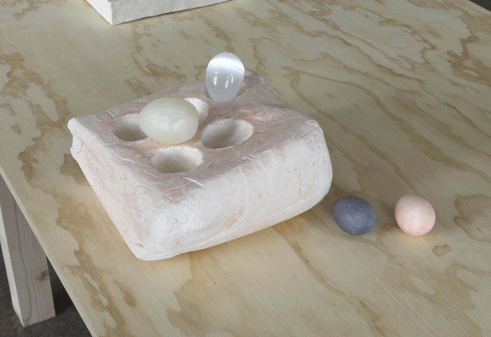 Christina Mackie, Palette no. 1, 2014, stoneware, rose quartz, selenite, alabaster onyx, 10 x 8 x 6 in. (25 x 20 x 14 cm)