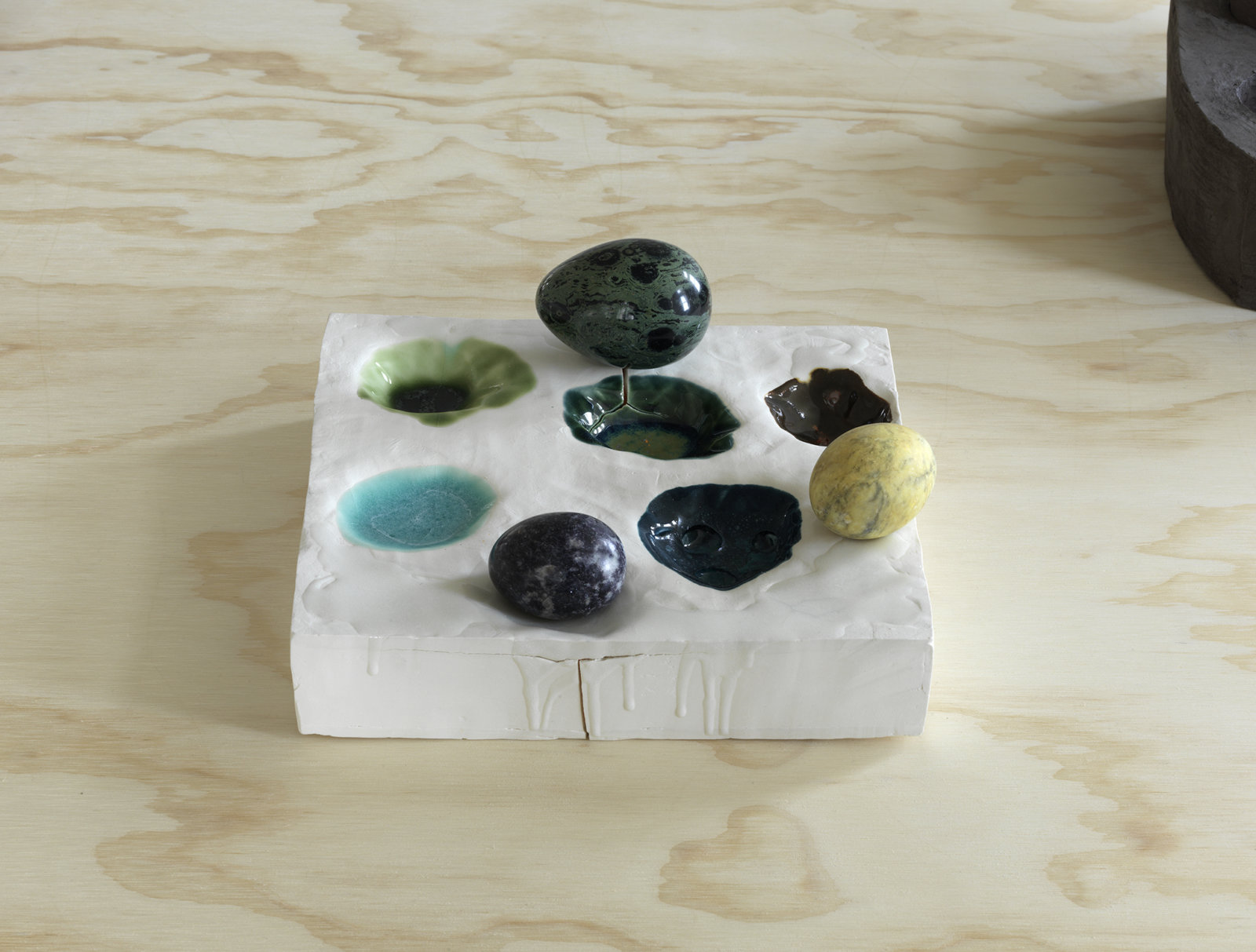Christina Mackie, Palette no. 5, 2014, porcelain stoneware, orbicular jasper, marble, sodalite, pigment, resin, 8 x 9 x 9 in. (20 x 22 x 24 cm)