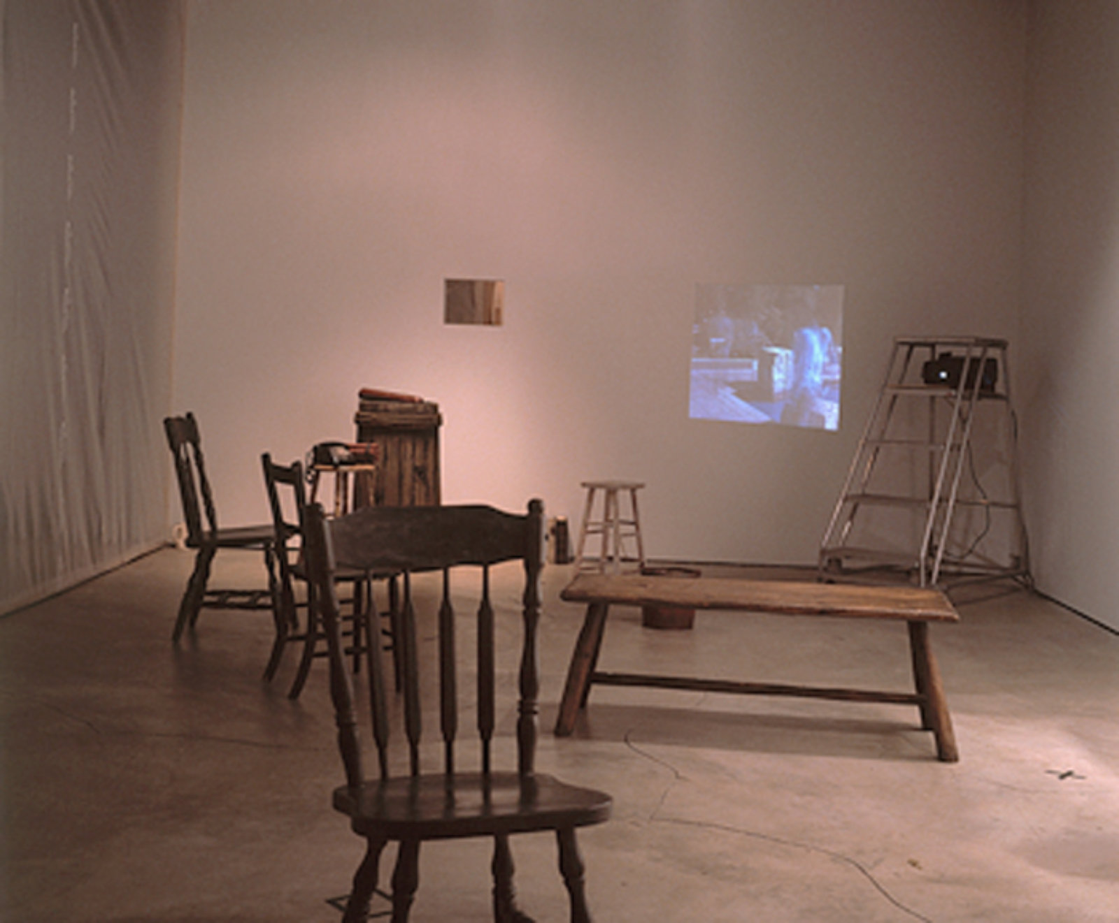 Judy Radul, Rehearsal, 1999, stage, lighting, theatrical props, video monitor, 2 photographs, 56 minutes