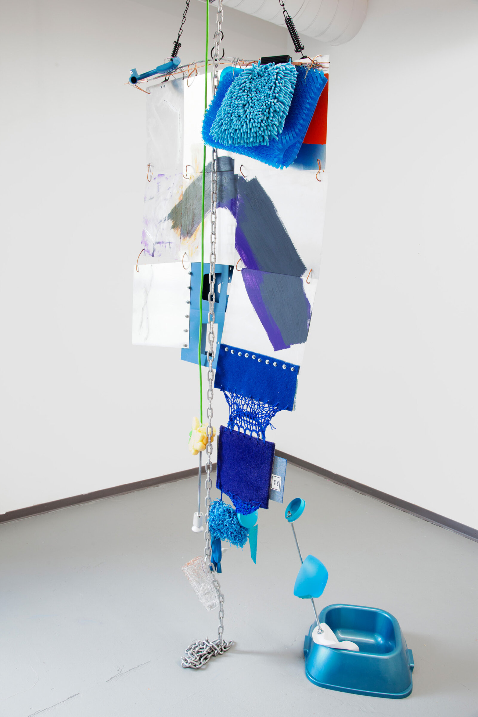 Jessica Stockholder, Cloud knots contacts too, 2012, aluminum plates, copper tubing, copper wire, carpet, plastic parts, chain, light fixture and bulb, crystal glass, foam, hardware, electrical cord, oil paint, 108 x 50 x 30 in. (274 x 127 x 76 cm)
