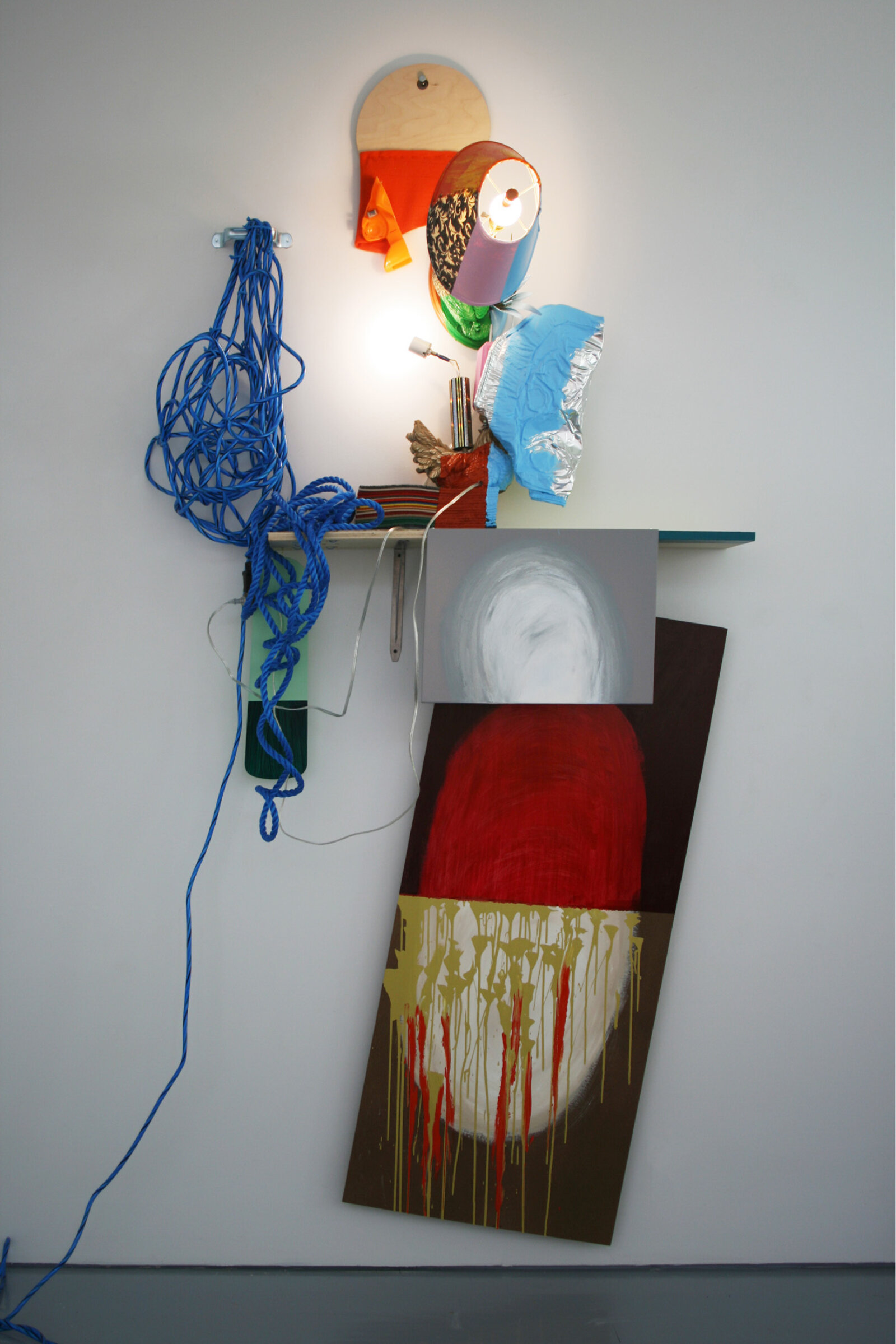 Jessica Stockholder, JS473, 2008, 2 bird lamps, 2 light bulbs, plywood, sweater, plastic parts, acrylic and oil paint, extension cord, rope, fan blade, hardware, masonite, brackets, carpet samples, 105 x 52 x 12 in. (267 x 132 x 31 cm)