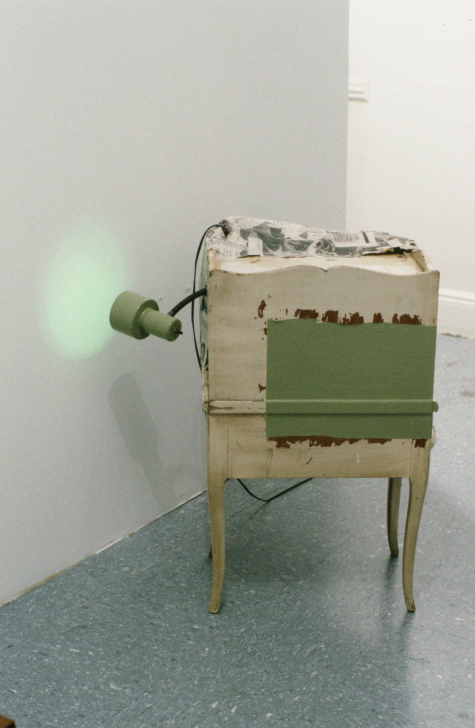 Jessica Stockholder, Kissing the Wall #1, 1988, furniture, enamel, incandescent light, newspaper with glue