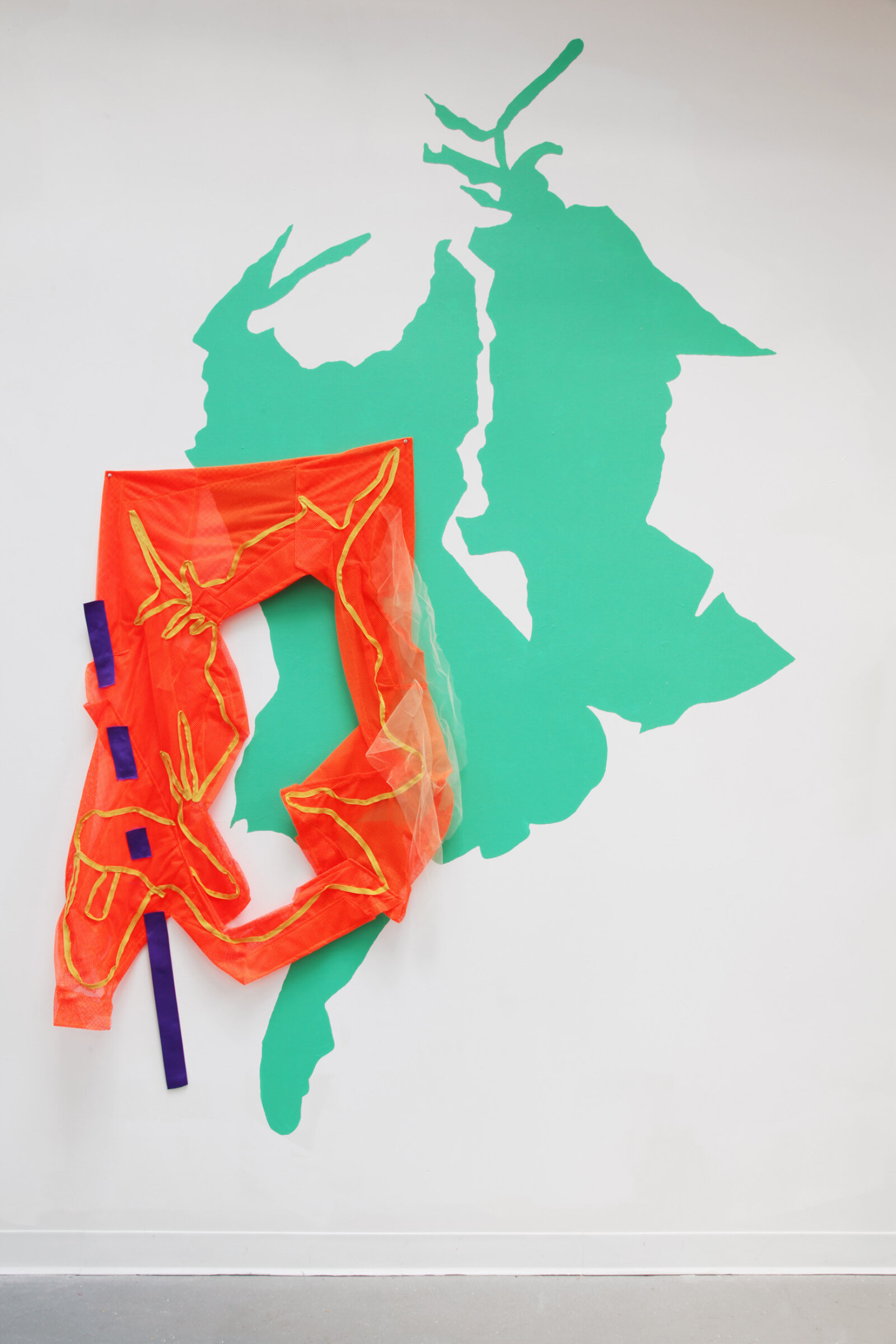 Jessica Stockholder, Mind the gap: Specific Shape plus Object, 2022, mesh fabric, tulle, webbing, bias binding tape, acrylic paint, 61 x 43 x 4 in. (155 x 109 x 10 cm)