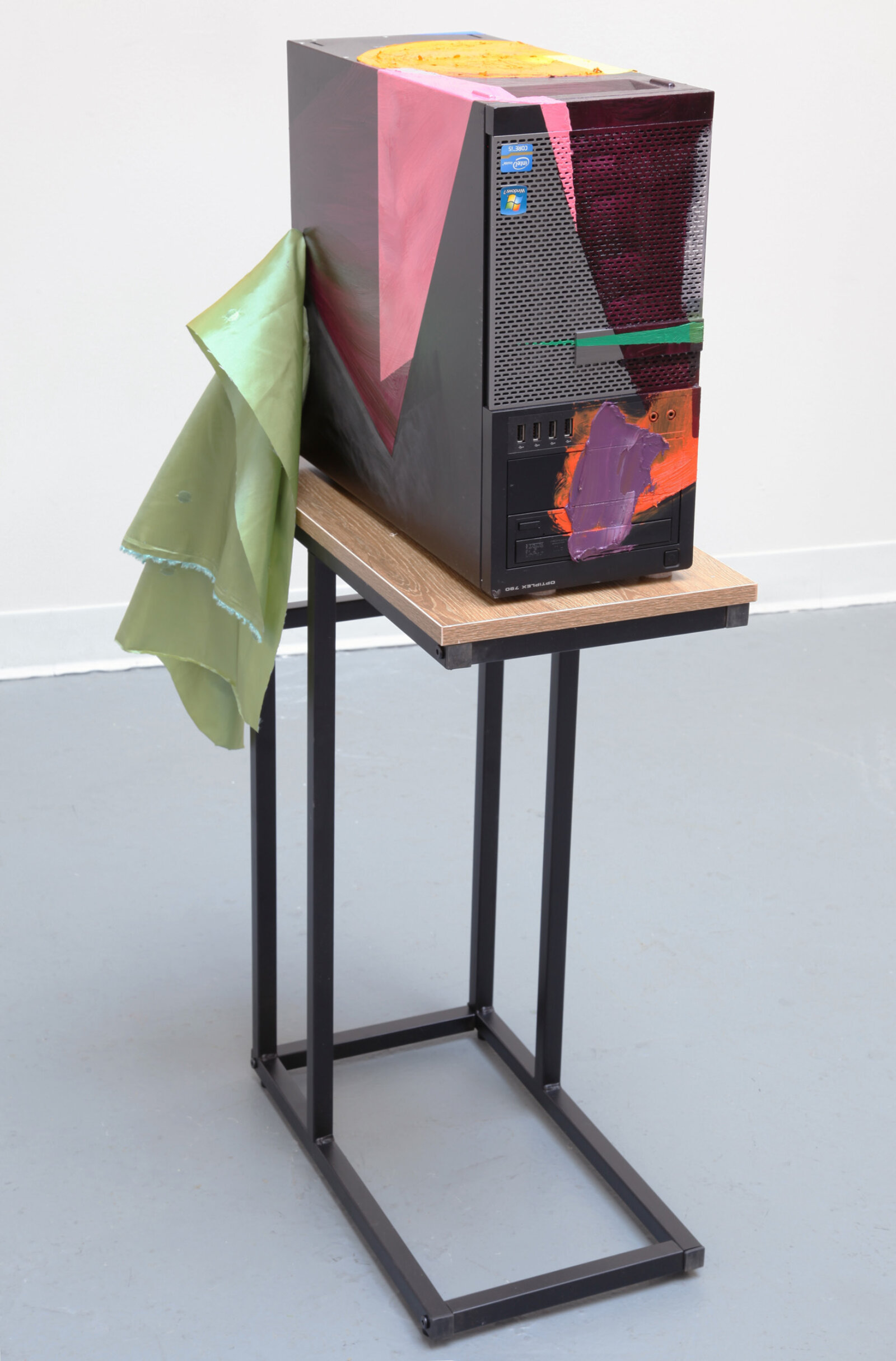 Jessica Stockholder, Sorrow, 2017, computer, oil paint, silk fabric, vinyl, table, hardware, 40 x 24 x 15 in. (102 x 61 x 38 cm)