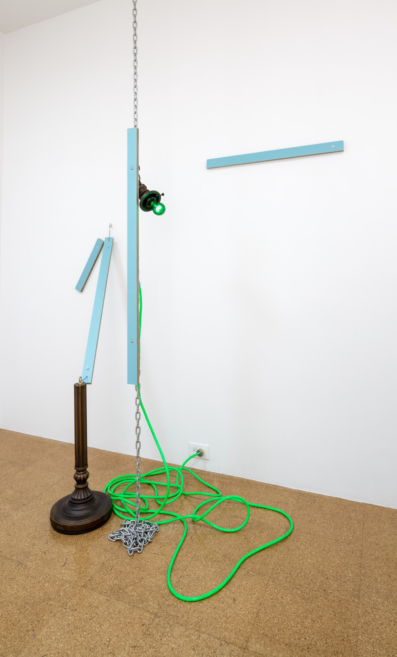 Jessica Stockholder, Zee, 2013, chain, foam-covered flooring boards, light fixture, bulb, extension cords, hardware, 132 x 31 x 65 in. (335 x 79 x 165 cm)