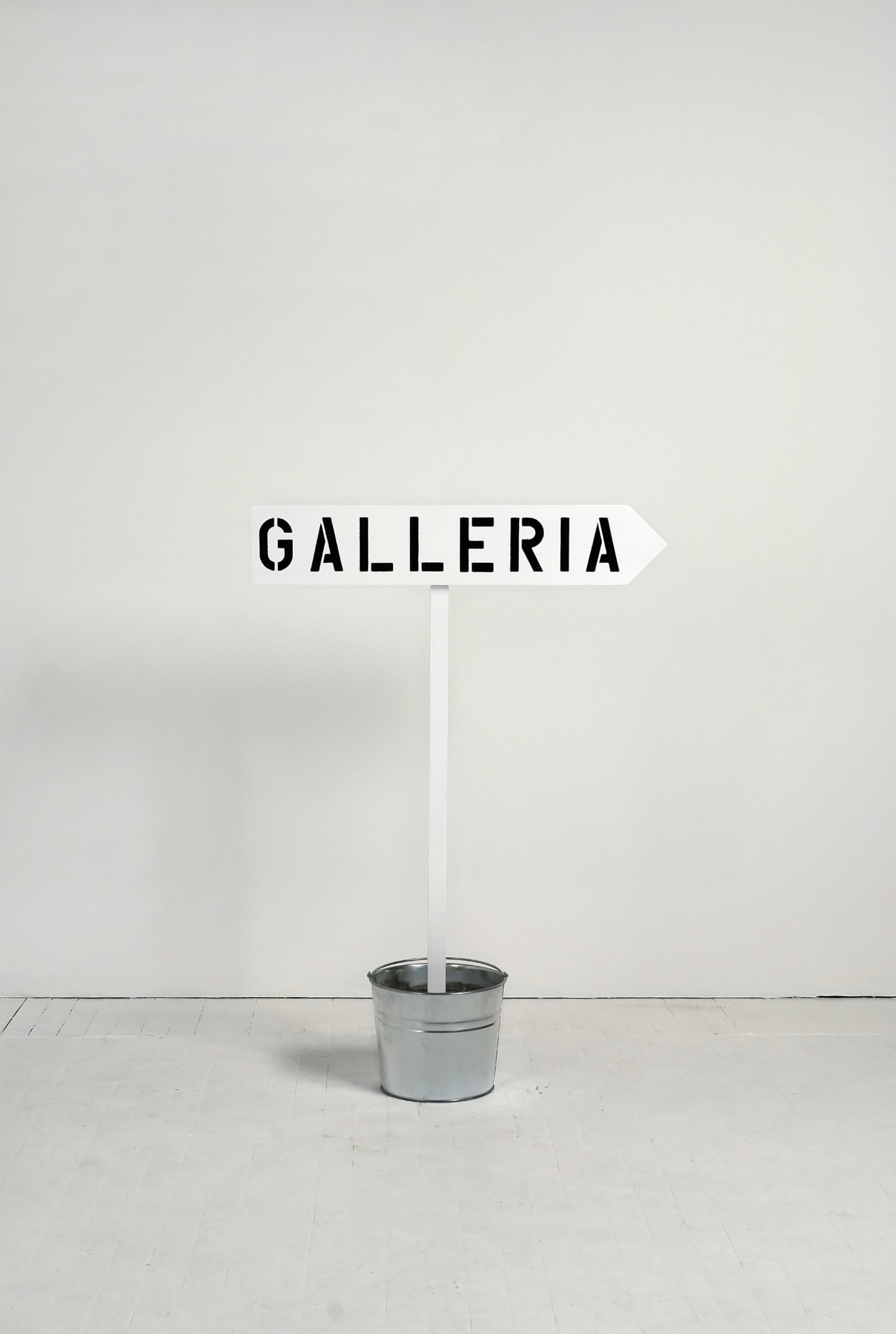 Ron Terada, Gallery, Galerie, Galleria, 2010, pigment ink print, 28 x 20 in. (70 x 51 cm)